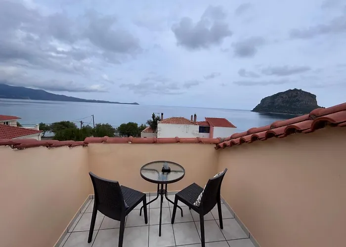 Lazarus Beach Sofitas