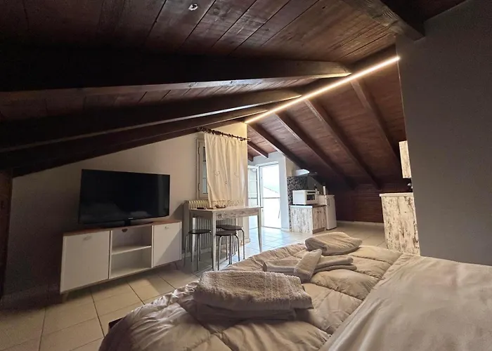 Lazarus Beach Sofitas